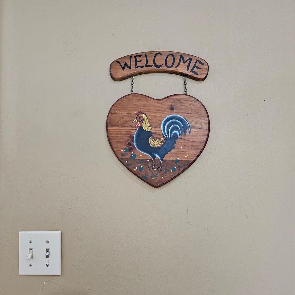 vintage cottagecore farmhouse wooden chicken heart welcome sign - Picture 2 of 4